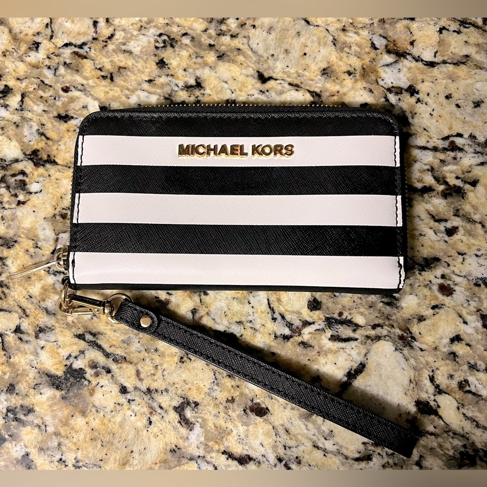 Michael Kors Wristlet Wallet